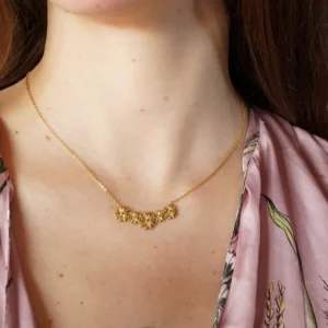 collar flores serie